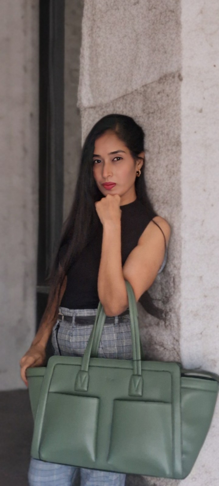 “The ANISA TOTE in Elegant Olive: A Chic & Functional Must-Have from “HIE”.